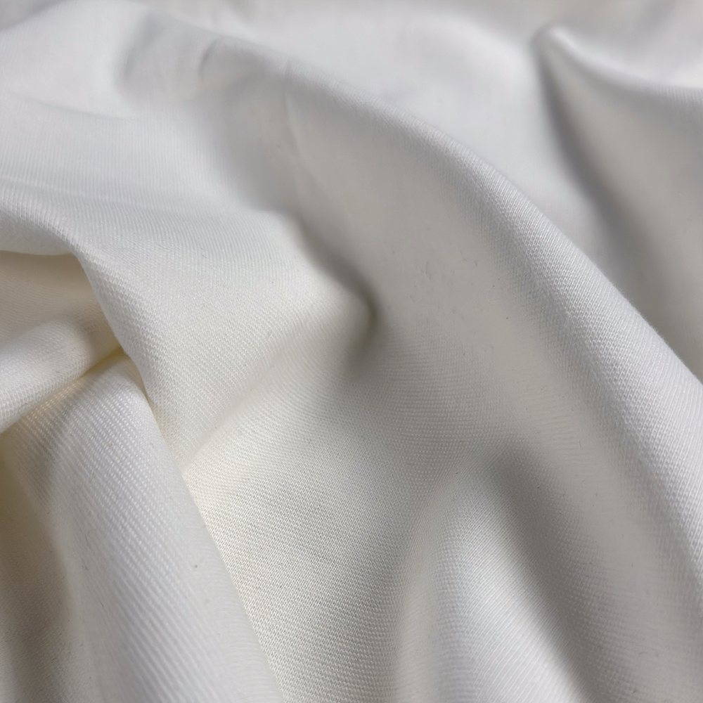 Weißer Premium-Rippbündchenstoff mit sichtbarer Elastizität – ideal für Ärmel-, Saum- und Taillenbündchen an Hoodies oder Sweatshirts.
