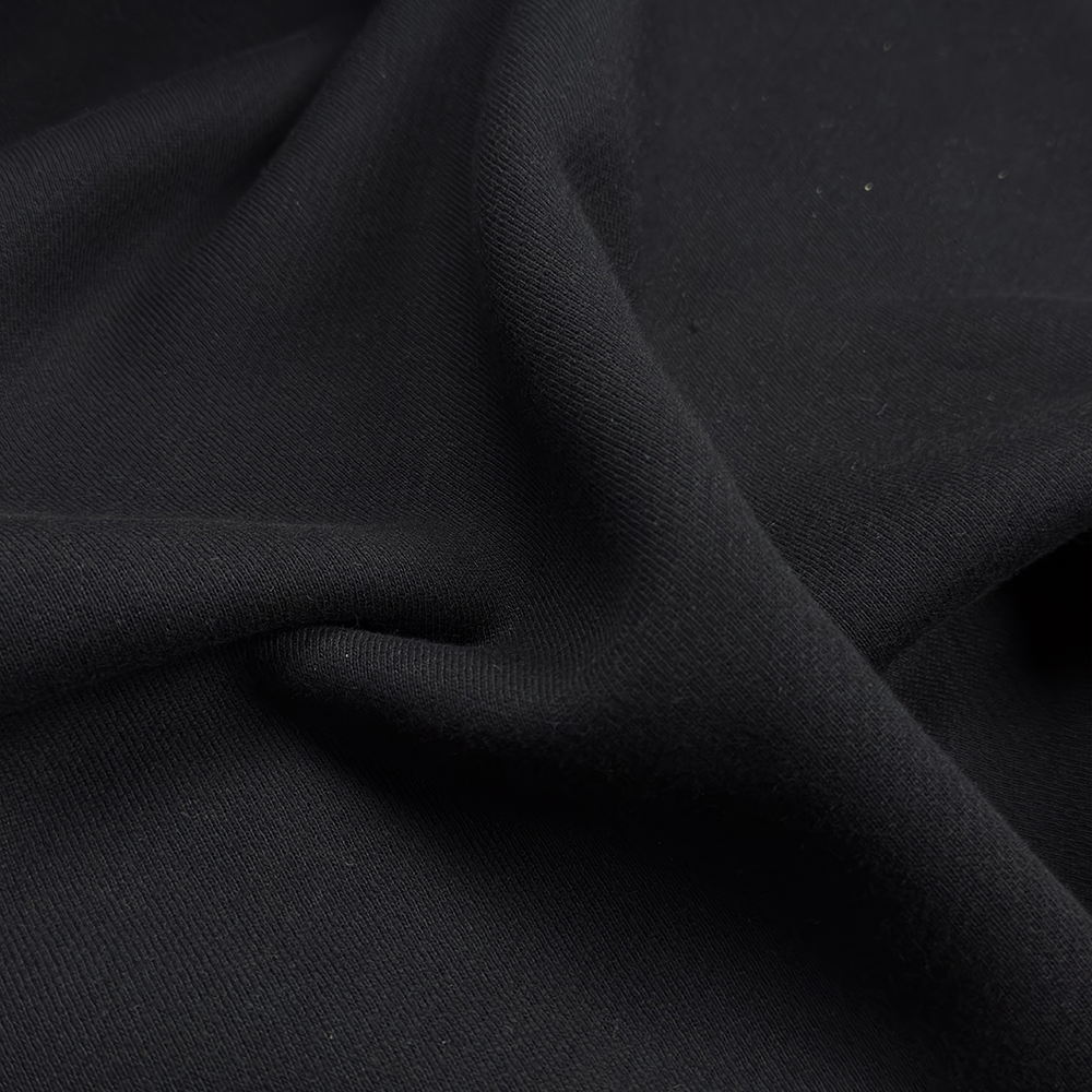 Detailaufnahme des schwarzen 475 g/m² Premium Sweatstoffs für das Sweatshirt DIY Kit.
