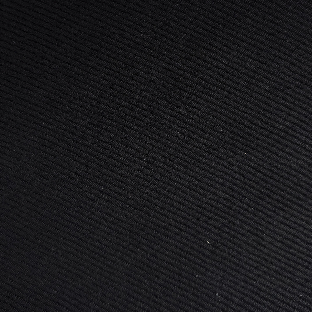 Weicher Fall des 475 g/m² Sweatstoffs, zeigt die hochwertige, schwere Qualität und natürliche Baumwollstruktur.